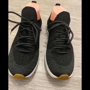 Men’s Native Black Sneakers - 6.5 or Women’s 8.5
